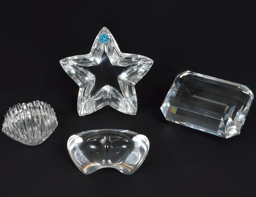 TIFFANY & CO., TWO STEUBEN & GUCCI PAPERWEIGHTS (1 of 5)