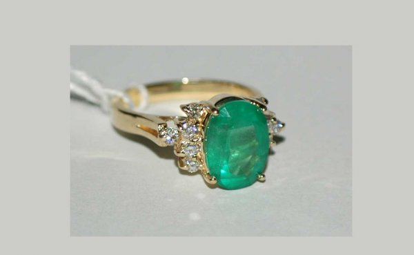 18kt White Gold 3 Carat Emerald Diamond Ring. AGOP