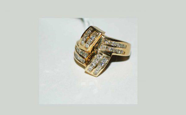18kt Yellow Gold and Diamond Knot Ring. AGOPB does