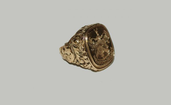 14kt Gold Intaglio Crest Ring, 17.4 ptw. AGOPB doe