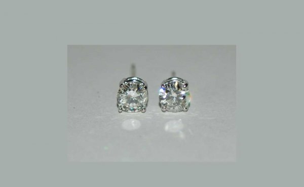 1ct TW Diamond Stud Earrings. AGOPB does not ship 