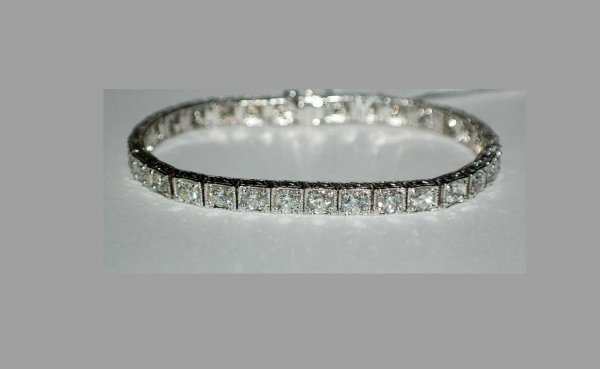 Ladies Diamond and 18kt White Gold Bracelet, appro