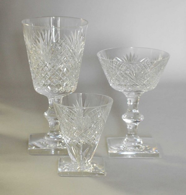 EIGHTEEN PIECES HAWKES CUT CRYSTAL STEMWARE SET.Am