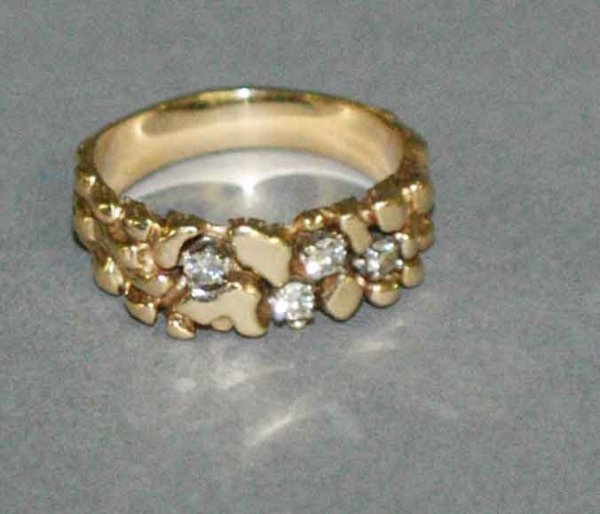 14KT GOLD RING.Set with diamond points, no marking