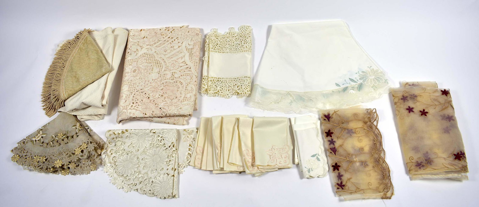 GROUP OF MISC LINENS, TABLECLOTHS AND NAPKINS: 20th Century. Including embroidered and lace examples. Sizes vary. (Cond: good overall)