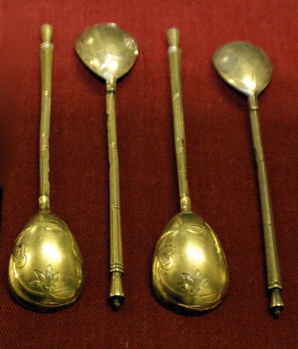 SET OF 12 RUSSIAN SILVER GILT TEA SPOONS