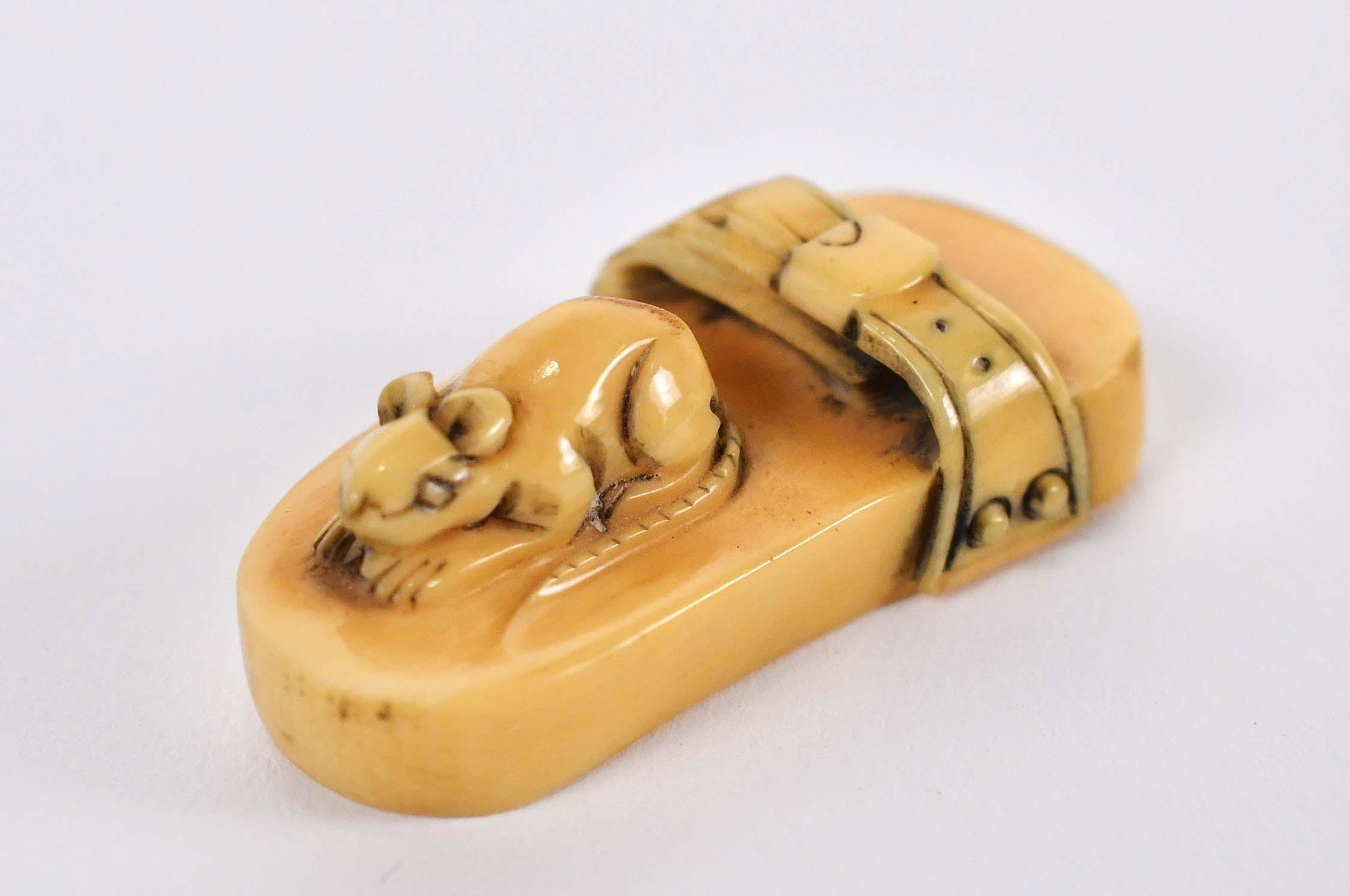 JAPANESE NETSUKE OF A RAT ON A SANDAL: Unsigned. Width 1.5 in. (Cond: good, bamboo color patina)