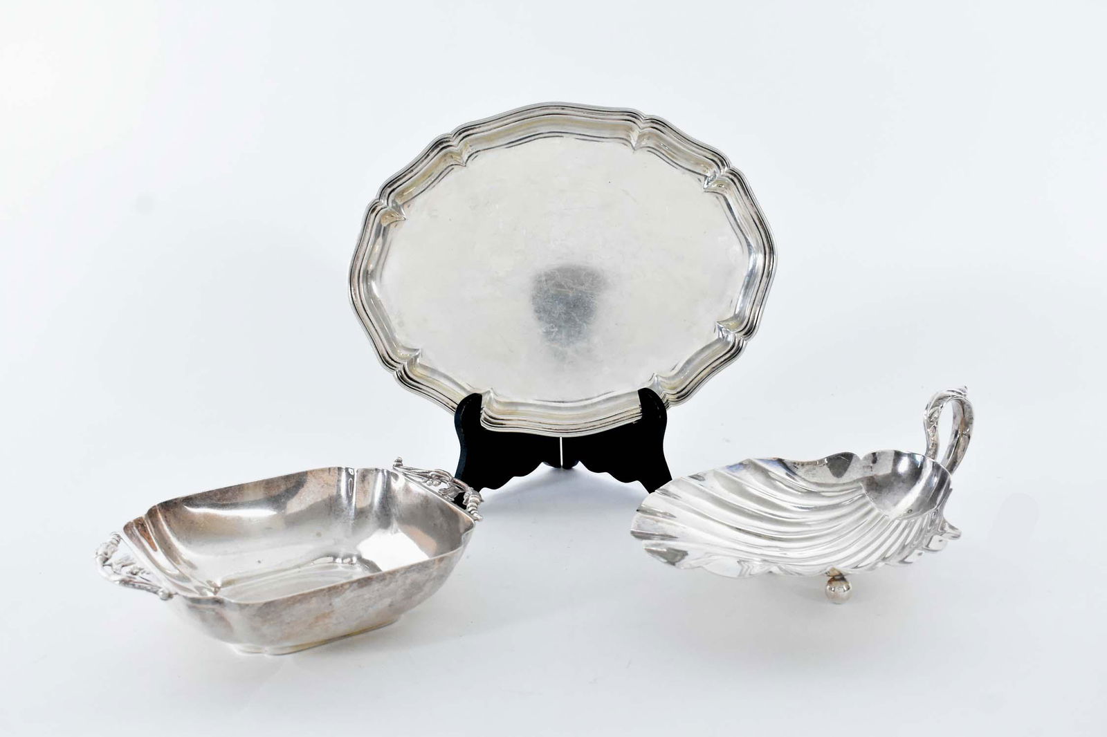 THREE STERLING SILVER SERVING PIECES: American. Comprising: a bowl with foliate handle, marked Fisher, a shell-form dish, marked Fisher, and a Continental tray, probably German, marked 800. 22.9 oz. Widths 7.25, 8.25, 9.75 in., respective