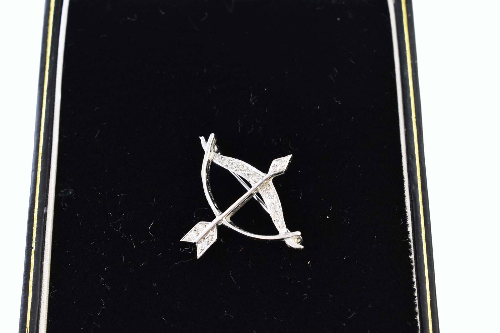 LADIES WHITE GOLD AND DIAMONDS BOW AND ARROW PIN: Lady's White Gold & Diamonds Bow & Arrow Pin