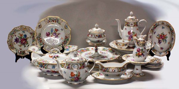 92 PC SCHUMANN ASSEMB PORC PART DINNER SVC: NINETY-TWO PIECE SCHUMANN ASSEMBLED PORCELAIN PART DINNER SERVICE German. Post 1945. In the "Dresden Flowers" pattern. Comprising: twelve berry bowls, fourteen salad plates, ten bread and butter plate