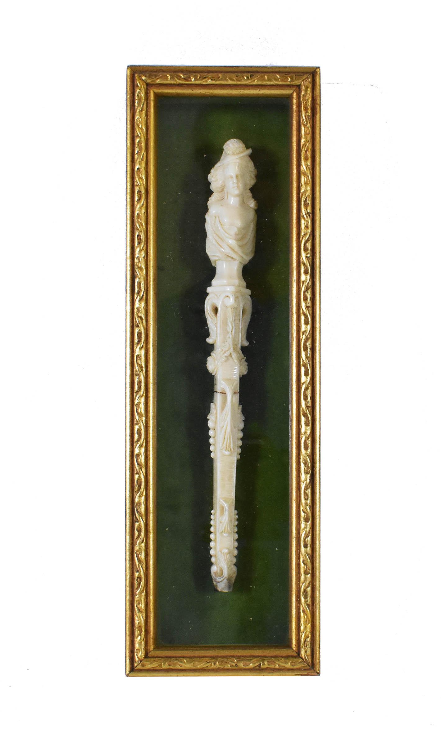 CONTINENTAL CARVED  PARASOL HANDLE (1 of 5)