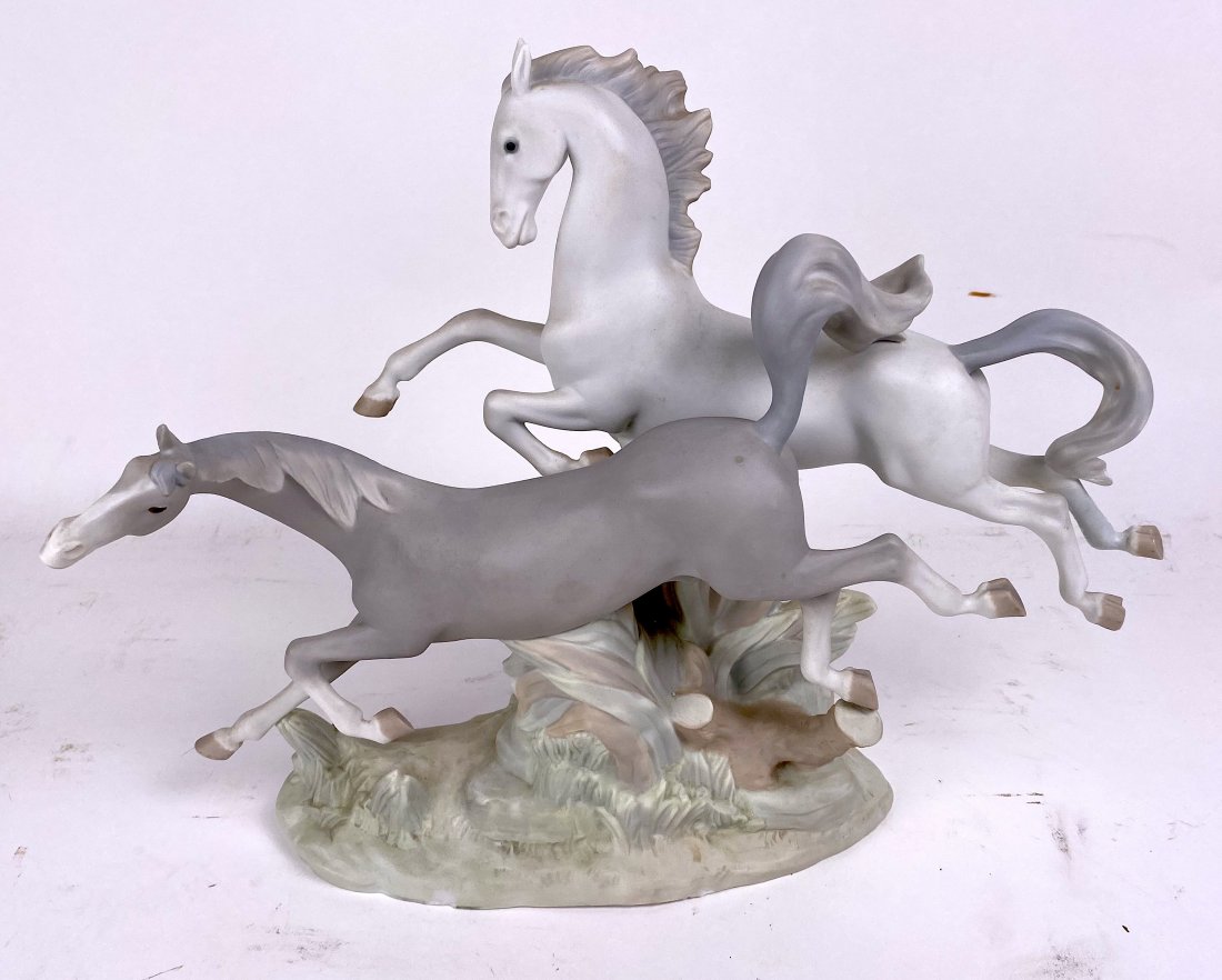LLADRO PORCELAIN GROUP OF TWO RUNNING HORSES (1 of 5)