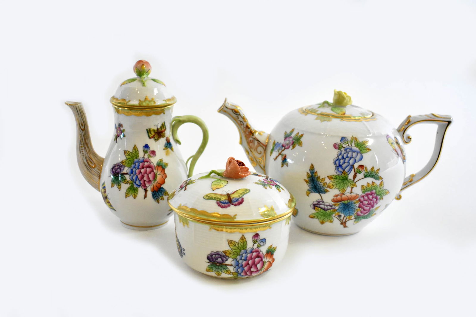 HEREND QUEEN VICTORIA PORCELAIN PART TEA SERVICE (1 of 6)