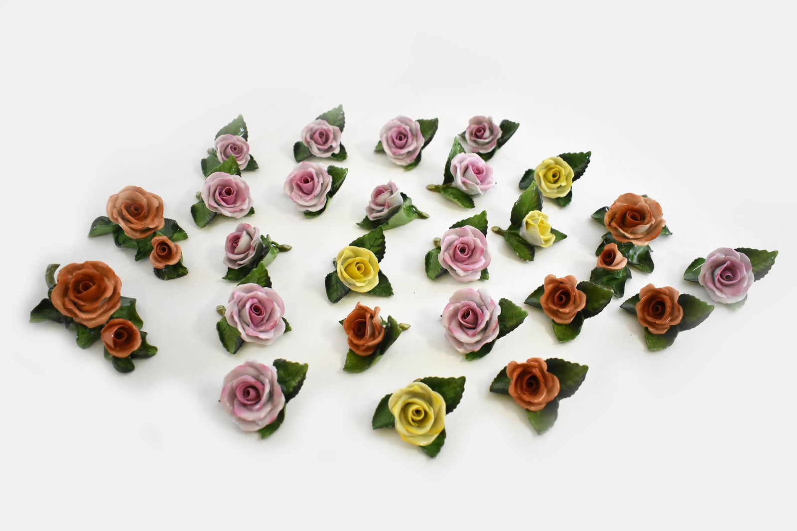 TWENTY-SIX HEREND PORCELAIN ROSES (1 of 5)