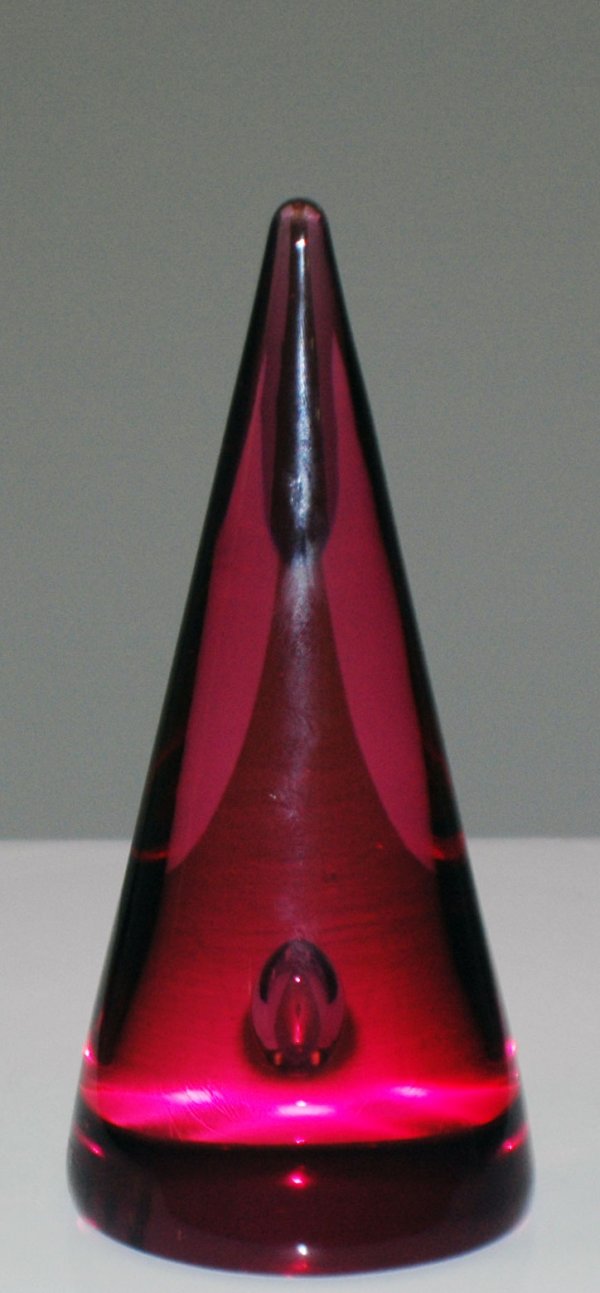 OGGETTI GLASS SCULPTURE: OGGETTI GLASS SCULPTURE Italian. Murano. Signed Oggetti, Murano and with label. Of a red glass cone. Height 9 1/4". (75/125)