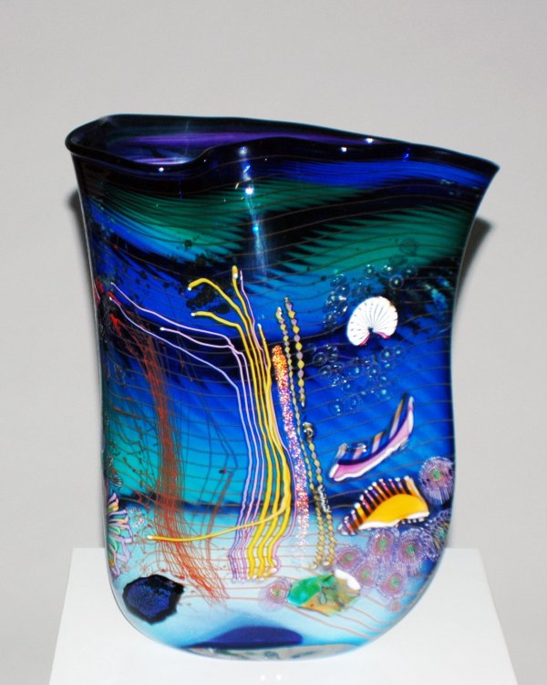 CHRIS HAWTHORNE AND JAMES NOWAK (Amer. 20th Centur: CHRIS HAWTHORNE AND JAMES NOWAK (American. 20th Century) "Undersea Life". Signed Hawthorne-Nowak and dated '91. Art Glass Vase. Height 16". (1000/1500)