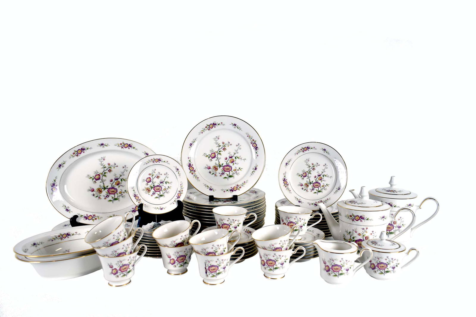 NORITAKI FOLIATE DECORATED PORCELAIN DINNER SERVICE (1 of 7)