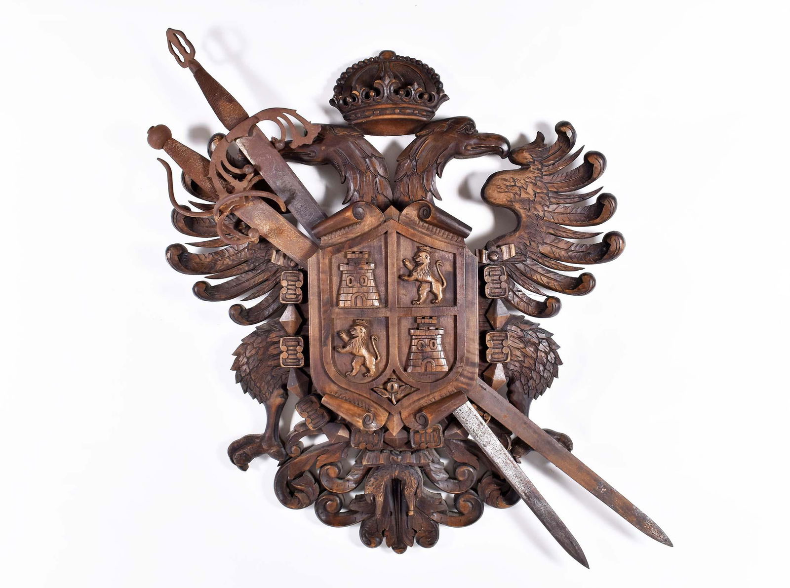 CONTINENTAL CARVED WOOD ARMORIAL DEVICE (1 of 5)