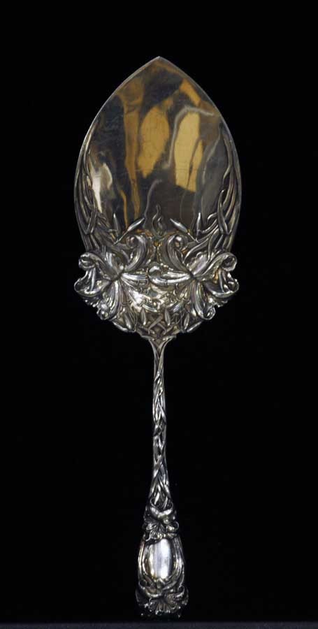 FINE STERLING SILVER CAKE SERVER: American. Circa 1890. Maker: Durgin. In the "Iris" pattern. Length 10 1/4". (6 oz) (200/300)