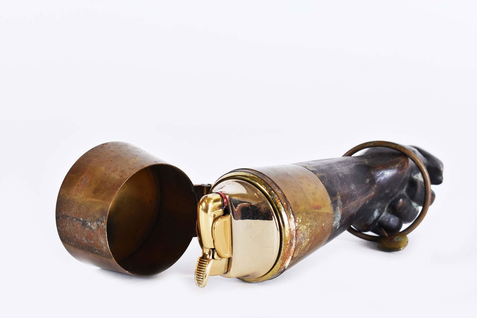 THIS LOT IS BEING WITHDRAWN LIGHTER THE FORM OF A FIST