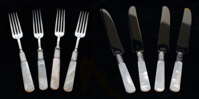 39 PC STERLING SILVER AND MOTHER OF PEARL FISH SVC: American. Circa 1910. Comprising: twenty-three forks and sixteen knives. (300/400)