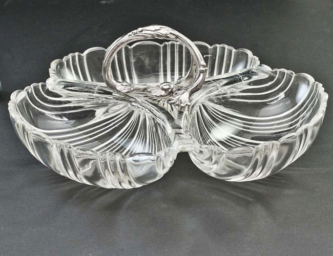 SILVER PLATED MOUNTED SECTIONAL GLASS SERVING BOWL: The bowl with shell shaped sections centered by a plated carrying handle. Diameter 10 ¼". (100/150)