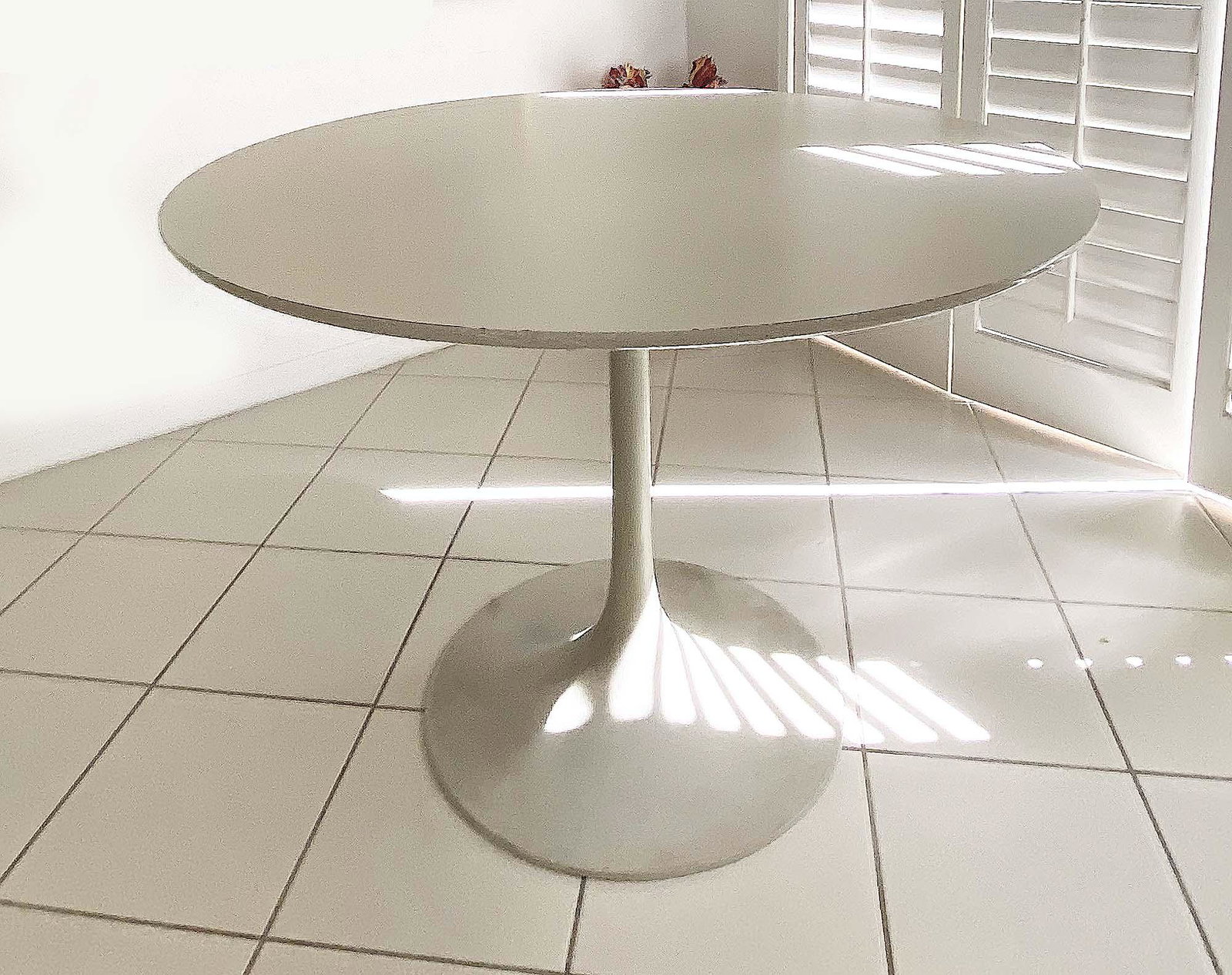 EERO SAARINEN LAMINATE & METAL DINING TABLE (1 of 4)