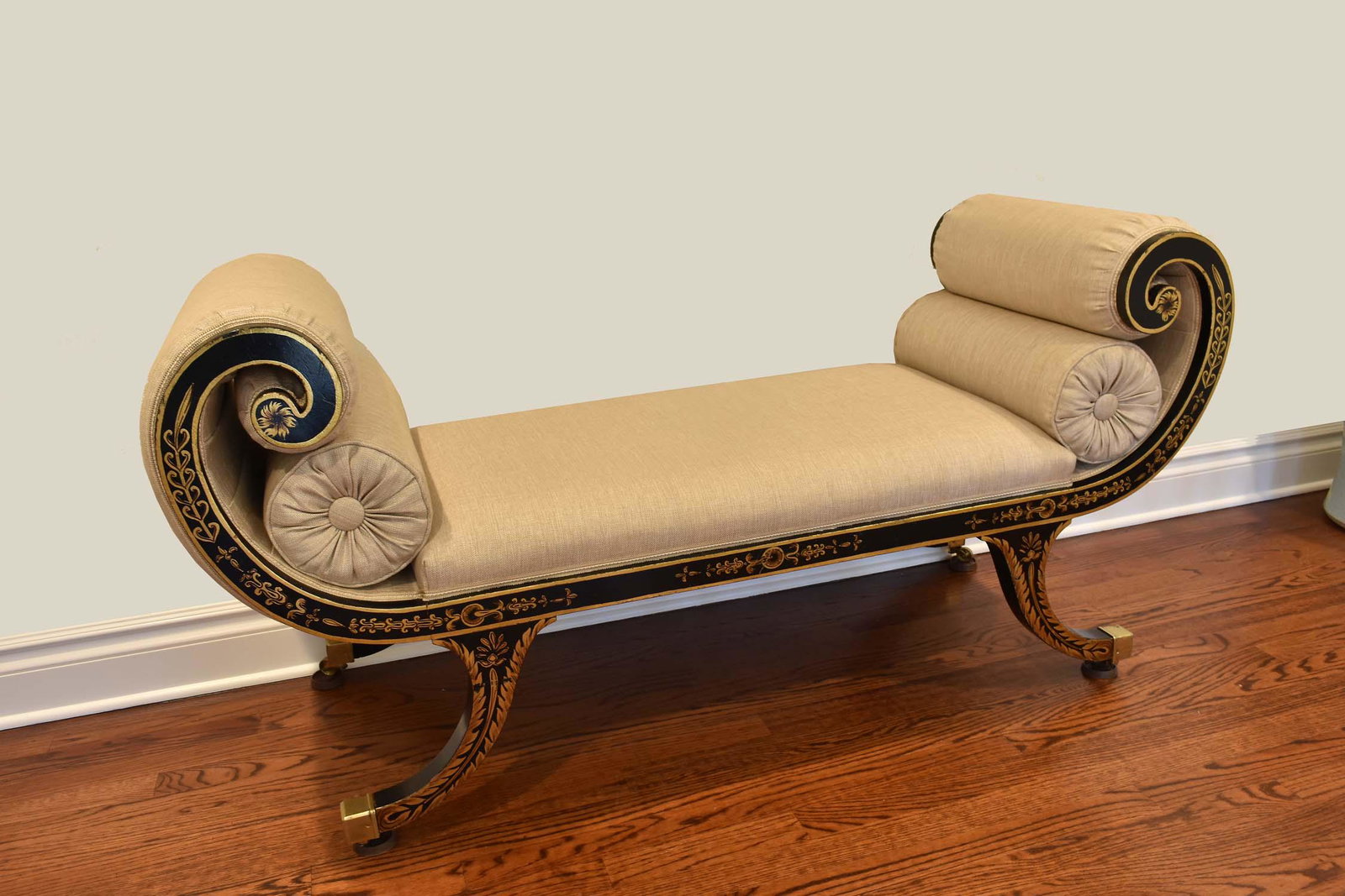 REGENCY STYLE PAINTED WINDOW SEAT (1 of 3)
