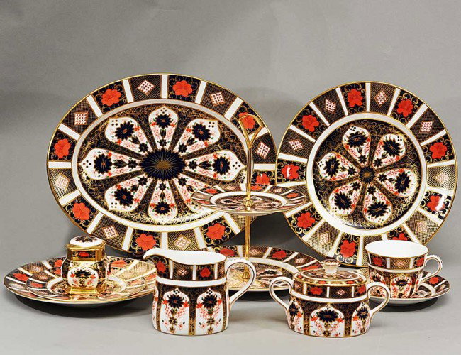 SEVENTY-TWO PIECE ROYAL CROWN DERBY DINNER SERVICE: English. In the "1128" pattern. Comprising: twelve dinner plates, twelve salad plates, twelve bread and butter plates, twelve cups and twelve saucers, covered sugar bowl, creamer, platter, open vegeta