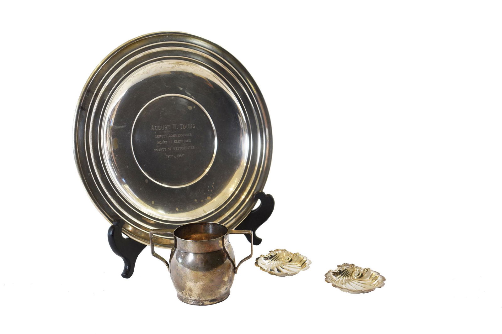 FOUR MISCELLANEOUS SILVER TABLE ITEMS (1 of 2)