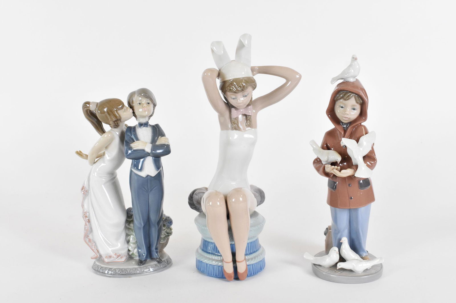THREE LLADRO PORCELAIN FIGURES (1 of 3)
