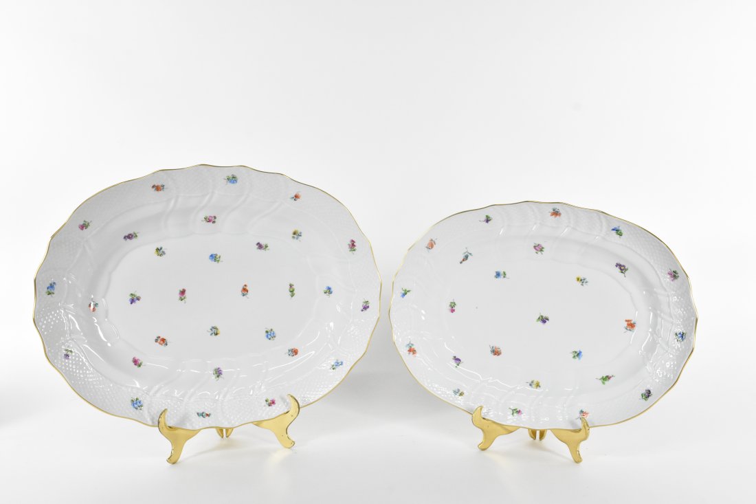 TWO HEREND PORCELAIN GRADUATED PLATTERS (1 of 4)