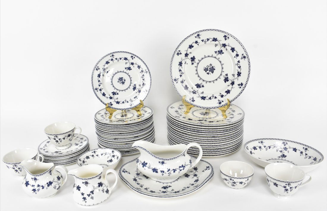 ROYAL DOULTON YORKTOWN PART PORCELAIN SERVICE (1 of 4)