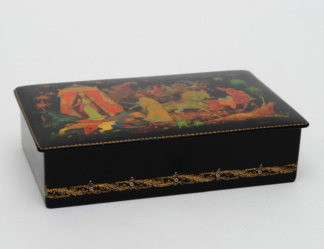 GOOD LACQUERED PAPIER MACHE BOX: Russian. Dated 1966. Signed and No. 18557. Length 6 3/4". (100/150)