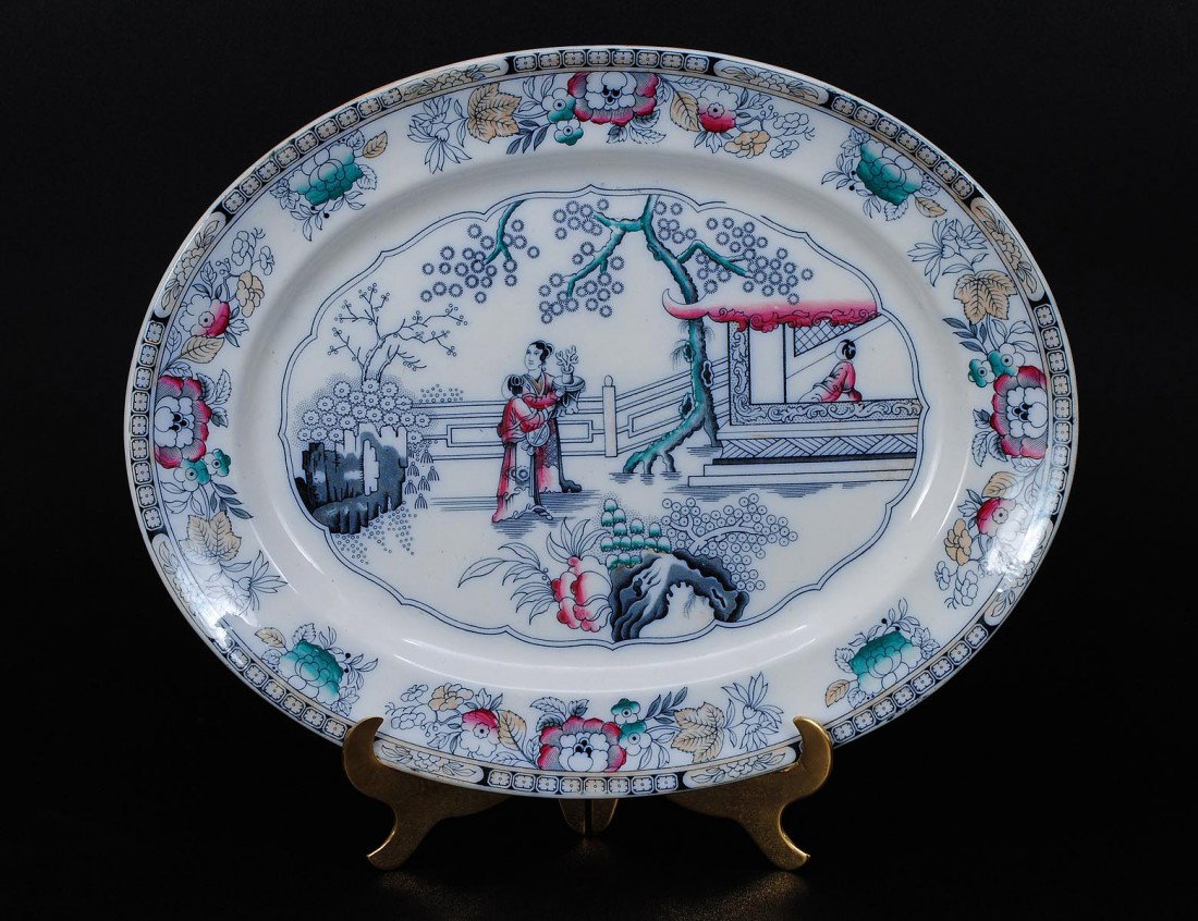 HOPE AND CARTER BURSLEM POTTERY PLATTER: English. 1862-1880. In the "Chinese" pattern. Length 19 3/4". (200/300)