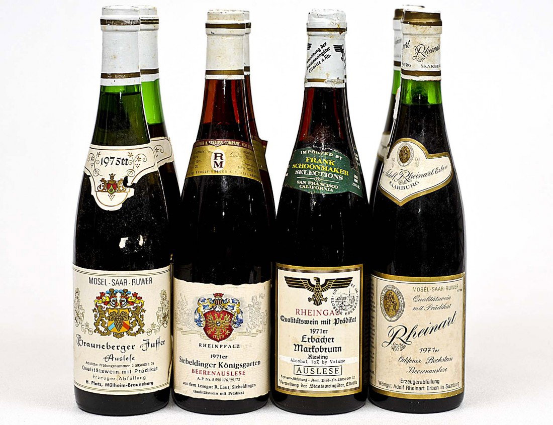 TEN BOTTLES OF GERMAN WHITE WINES: Assorted vintages and vineyards. (250/350)