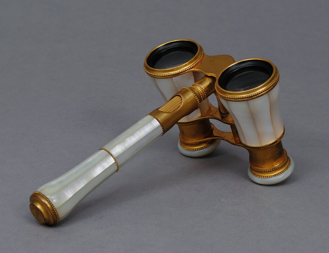 LEMAIRE MOTHER-OF-PEARL AND BRASS OPERA GLASSES: French. Early 20th Century. (100/150)