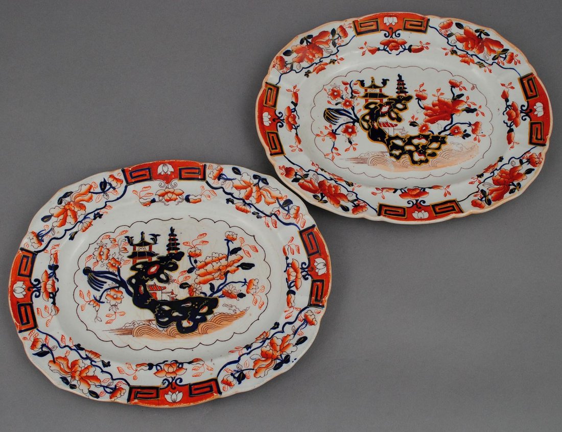 PAIR OF MASON'S IRONSTONE SMALL PLATTERS: English. Late 19th Century. In the "Old Imari" pattern. Length 10 7/8". (200/300)