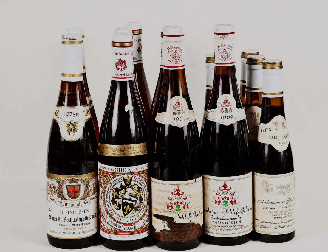 TWELVE BOTTLES OF GERMAN WHITE WINE: Comprising: four bottles of Rheingau 1985, two bottles of Rheinhessen 1975, two bottles of Oppenheimer Schlos-Goldberg 1967, and four bottles of Maikammerer Heilienberg 1971. (200/300)