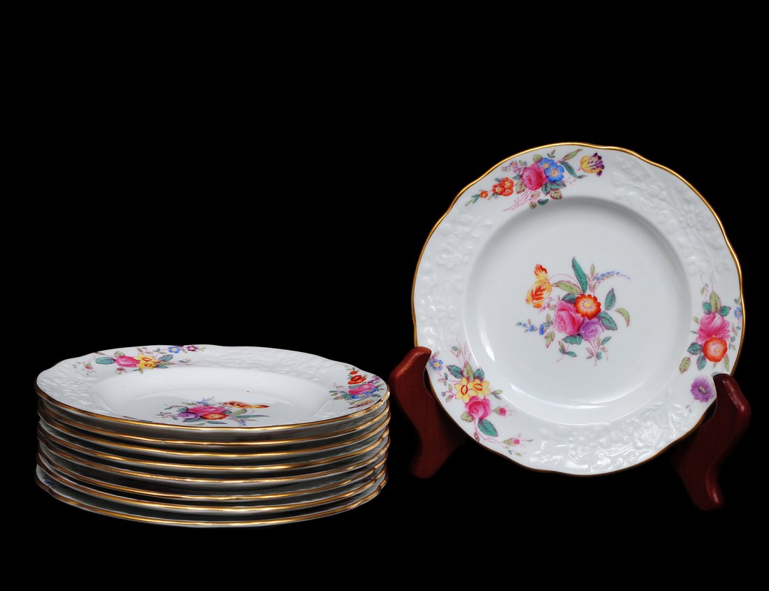 SET OF TEN SPODE PORCELAIN CAKE PLATES: English. 20th Century. Printed factory mark and No. 16802. Diameter 6 1/4". (75/100)