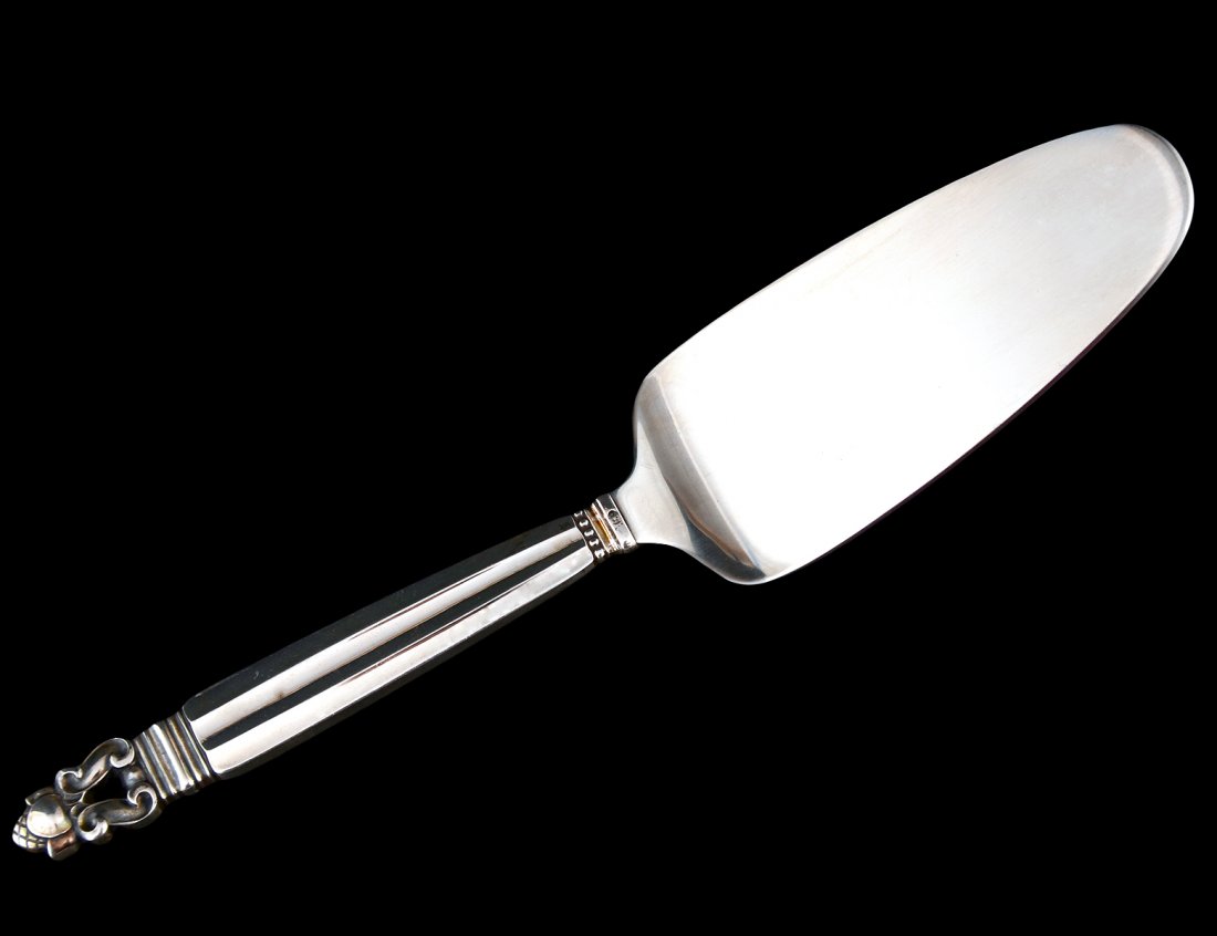 GEORG JENSEN STERLING SILVER HANDLED CAKE SERVER: Danish. Post 1945. In the "Acorn" pattern. Length 9". (150/200)