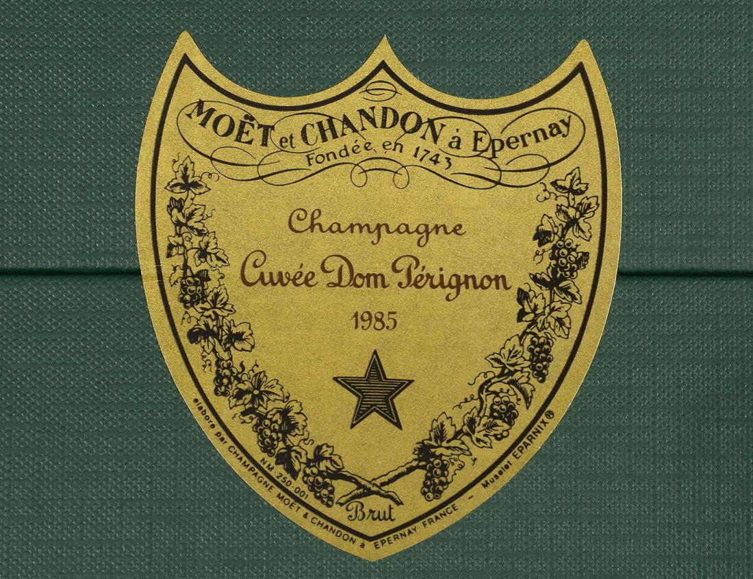 1985 CUVEE DOM PERIGNON CHAMPAGNE: In original presentation box. (150/200)