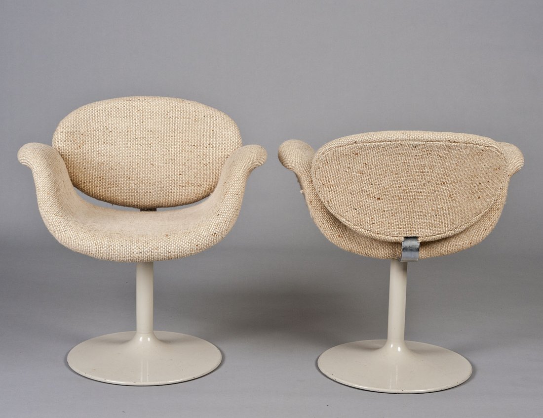 PAIR OF MID-CENTURY MODERN "BOOMERANG" FORM CHAIRS: Inspired by the French Artifort design. (300/400)