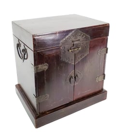 Chinese Yumu Elm Table Top Collector's Box, late 19th Century, Two paneled doors with iron cloud