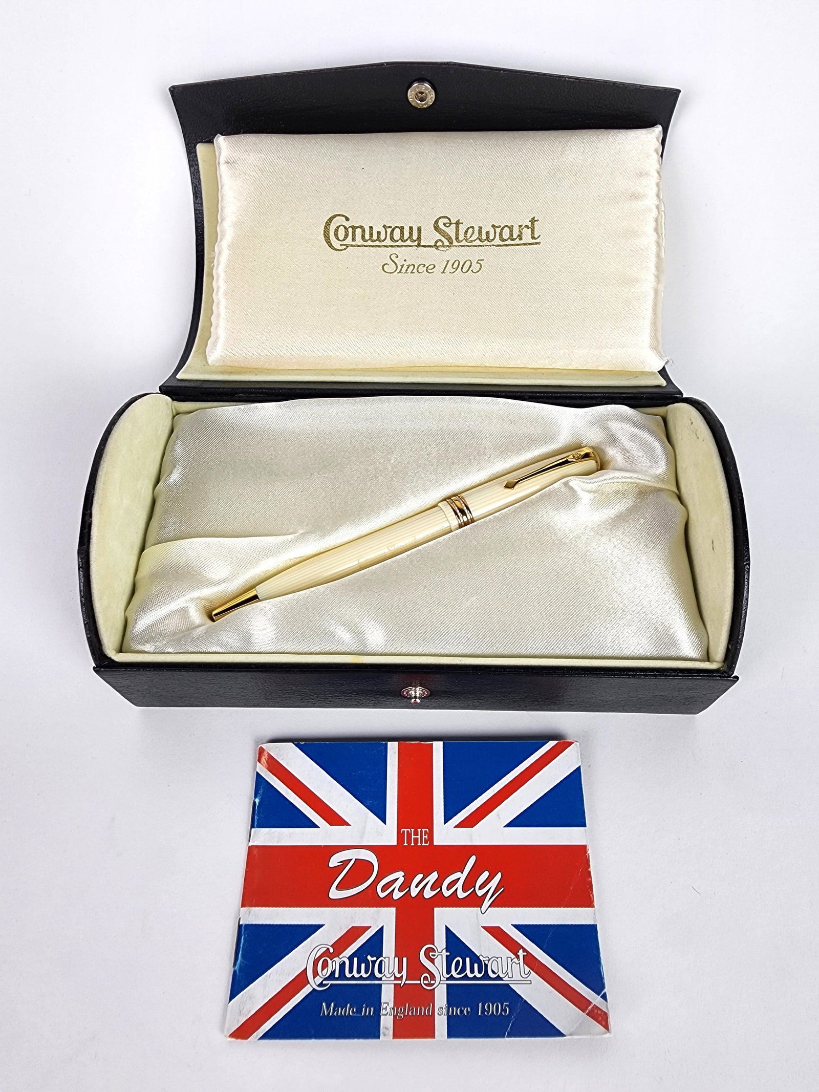 A Conway Stewart Gold Plated Ivory Ink Pen, The Dandy, with presentation box: A Conway Stewart Gold Plated Ivory Ink Pen, The Dandy, with presentation box