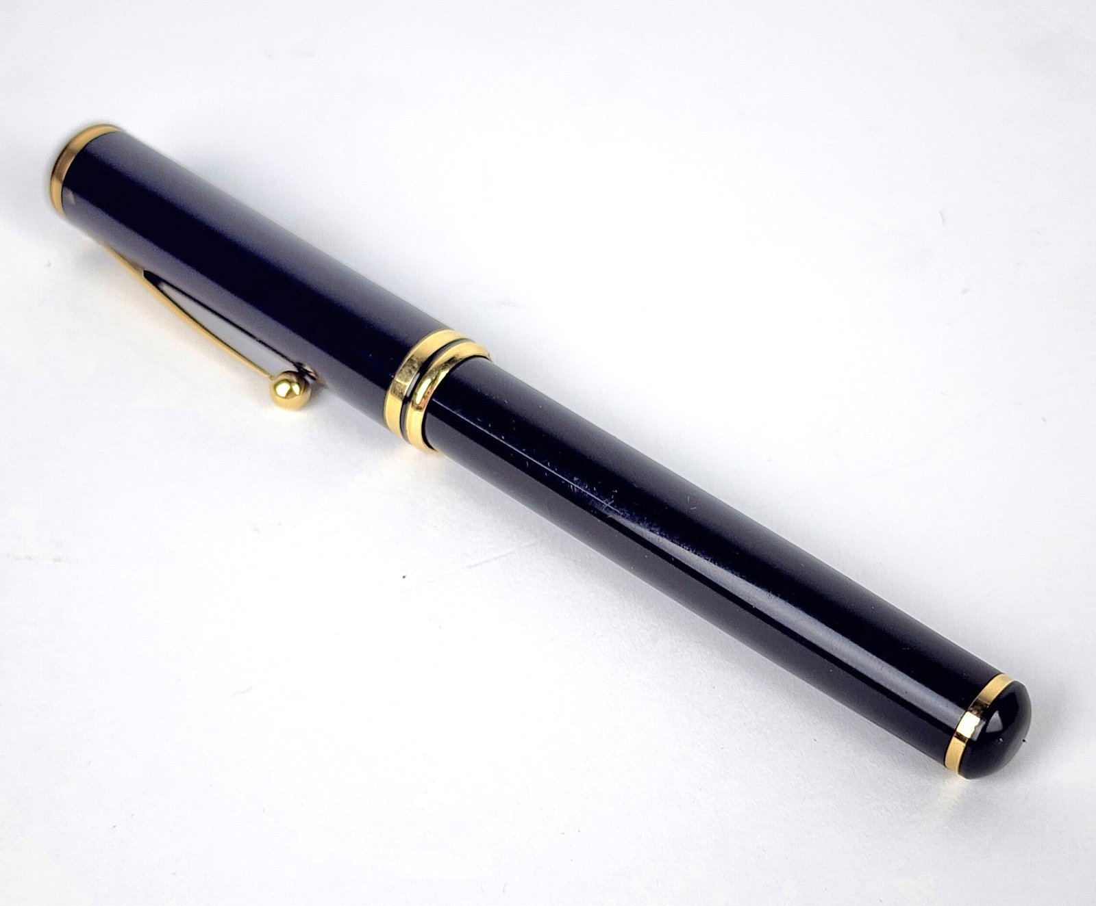 Sheaffers Fountain Pen with 18K Gold Plated Nib (1 of 4)