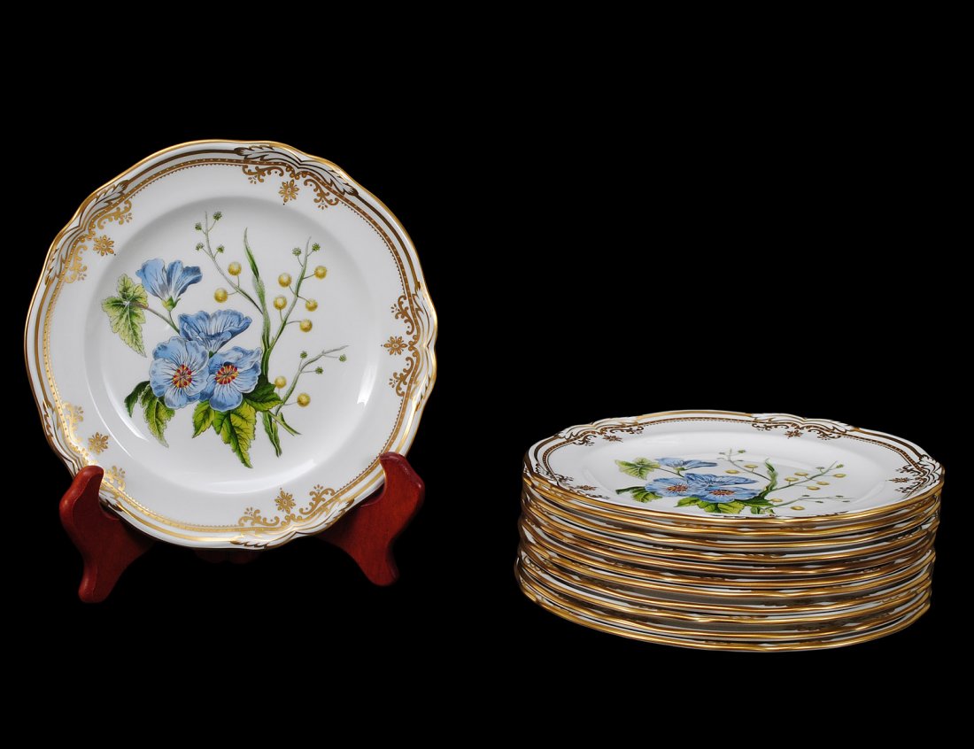 SET OF TWELVE SPODE PORCELAIN SALAD PLATES: English. In the "Stafford Flowers" pattern. Diameter 7 7/8". (700/900)