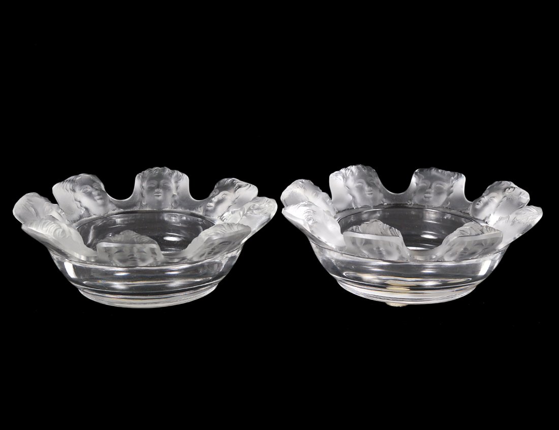 PAIR OF LALIQUE CRYSTAL “SAINT-NICHOLAS” ASHTRAYS: French. Signed Lalique, France. Catalogue No. 10718. Diameter 4 ¼”. (150/200)