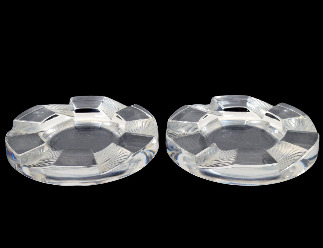 PAIR OF LALIQUE CRYSTAL "CUBA" ASHTRAYS: French. Signed Lalique, France. Catalogue No. 10727. Diameter 5 3/4". (150/250)