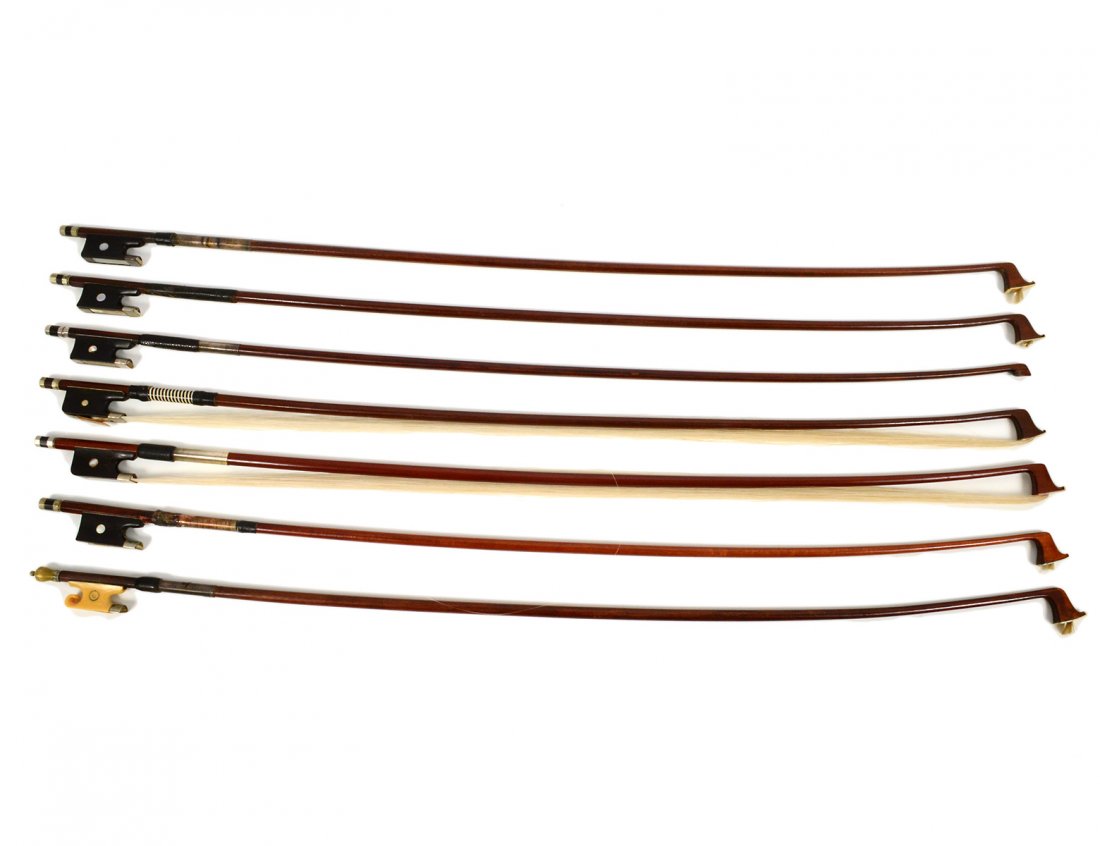 GROUP OF SEVEN VIOLIN BOWS: German. With spurious marks. (Cond: some damages) (80/120)
